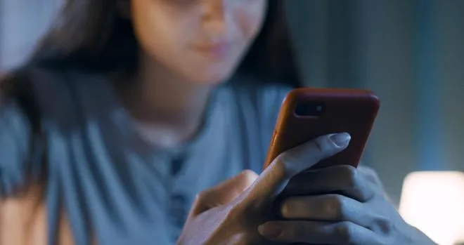 监控手机短信记录，夫妻感情与婚外情背后的隐秘战场