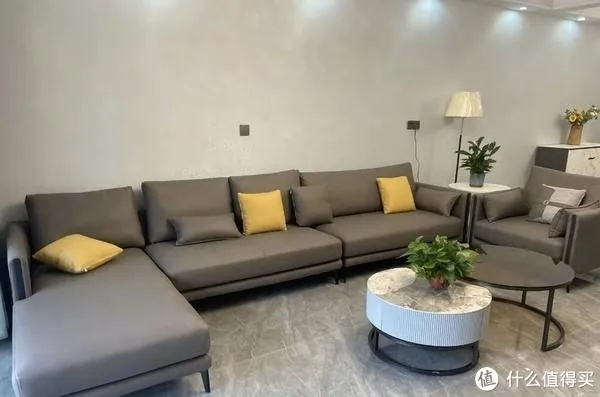 浅色沙发选购指南，如何选对品牌打造理想家居？
