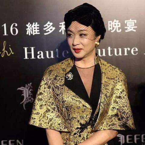 金星穿过的旗袍品牌大揭秘，从国风经典到国际大牌的时尚之旅
