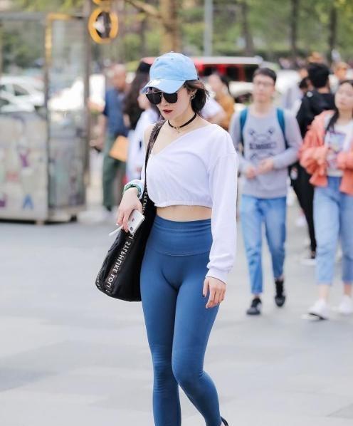 探索运动女装的修身魅力