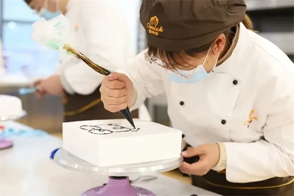 学西点去哪里好？手把手教你选对方向，附避坑指南