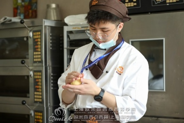 章丘学西点全攻略，手把手教你选对机构、少走弯路