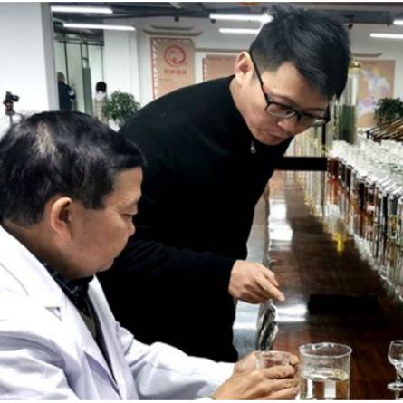 中国白酒显眼品牌全解析，从茅台到牛栏山，谁在领跑？