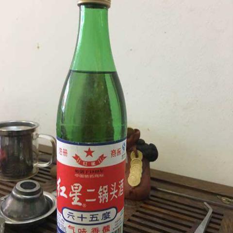 中国白酒显眼品牌全解析，从茅台到牛栏山，谁在领跑？