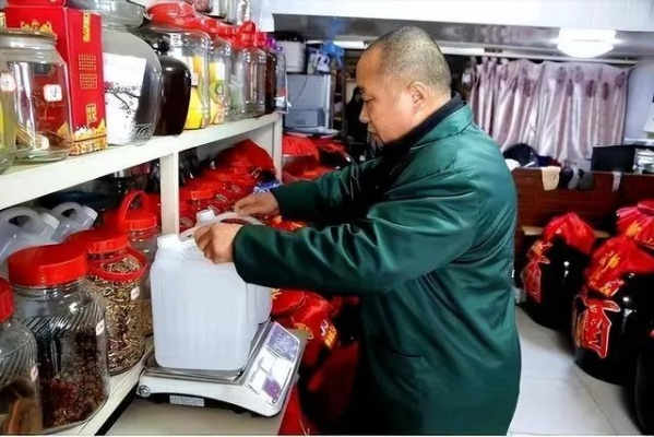农村白酒市场红海战局，这些品牌为何能喝遍田间地头？