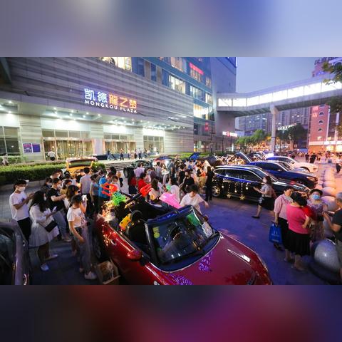 大品牌玩转套圈圈，从传统到潮玩的逆袭之路