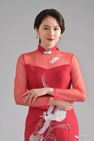 纹绣旗袍推荐品牌女士款，如何选对款式与品牌，让传统美学焕发新生