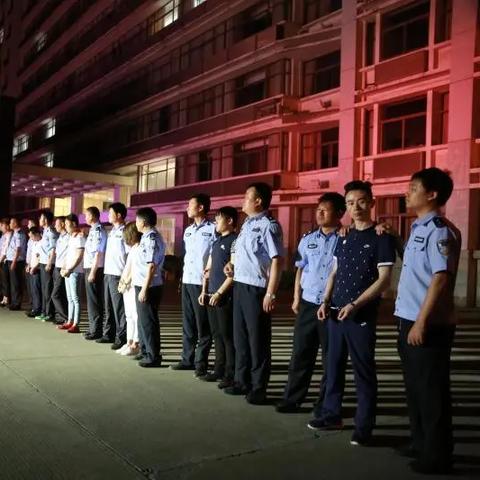 揭秘专业黑客24小时在线，技术、案例与行业真相