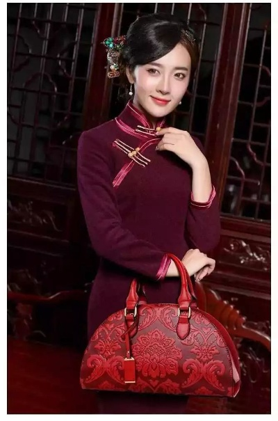 穿旗袍的姑娘，背什么包才够飒？这份双肩包选购指南请收好！