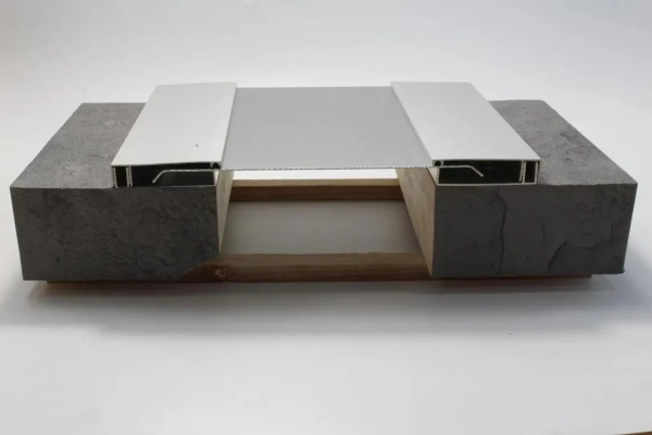 墙柱伸缩缝板材品牌全解析，选对材料，建筑更稳固