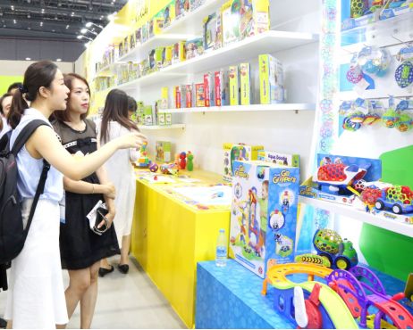 商场里的婴儿玩具品牌大揭秘，如何选对玩具守护宝宝成长？