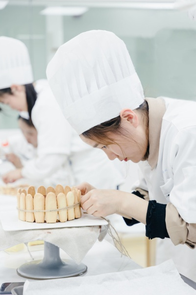 上海西点烘焙培训全攻略，从新手到达人，这些宝藏学校必须收藏！