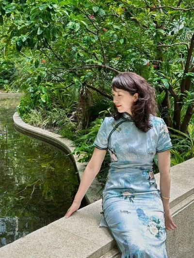 中年胖女人穿旗袍的时尚选择指南，如何选对品牌与款式，显瘦又显气质