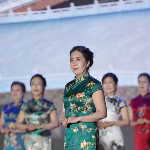 2023冬季女式旗袍新风尚，温暖与优雅的完美碰撞