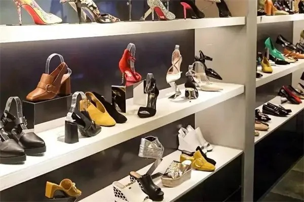 女鞋品牌直销加盟店推荐—探寻热门品牌与加盟机会