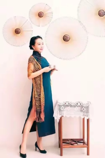 围肩旗袍新风尚，手把手教你选对黄金三角