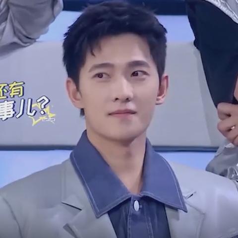 杨洋代言甜零食品牌，流量明星如何为传统行业注入新活力？