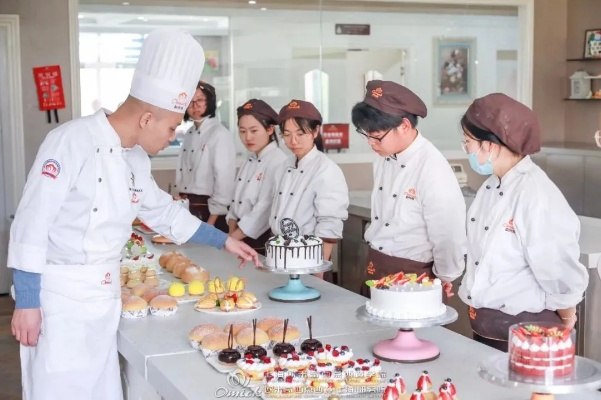 昆明西点烘焙学习全攻略，手把手教你选对学校，学成开店不踩坑！