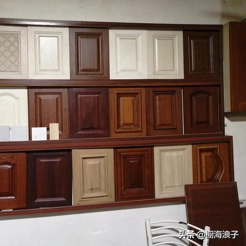 橱柜门板材质大比拼，选对材质，厨房颜值与实用双赢！