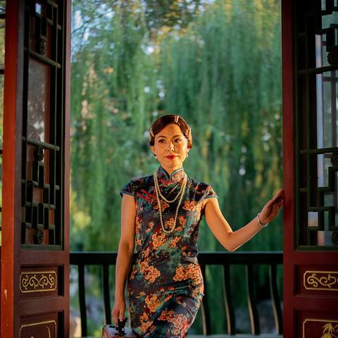 香港蓝色旗袍，国风之美的百年传承与创新演绎