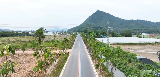 乡村振兴中的交通突围，从最后一公里到四好农村路的实践与突破