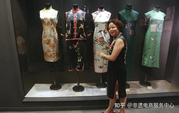旗袍爱好者必看！揭秘艳丽品牌，从传统工艺到现代时尚的蜕变之路