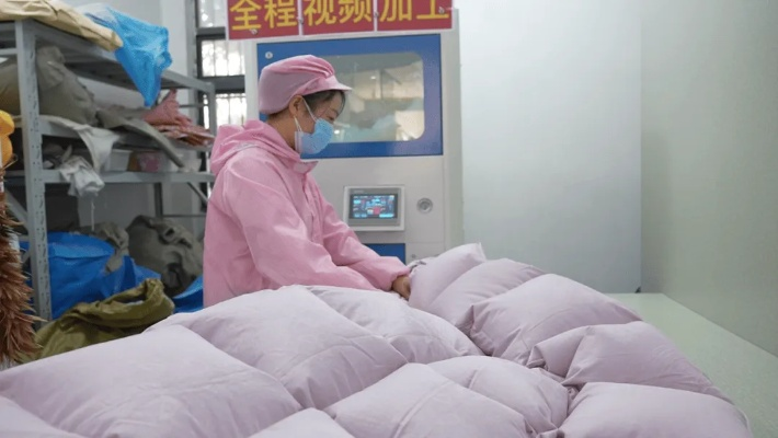 南桥育秀路鸭绒被加工厂，传承与创新，打造温暖产业链的典范