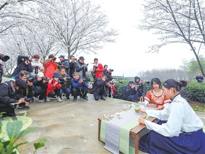 乡土文化助力乡村振兴，老传统如何变成新动能？