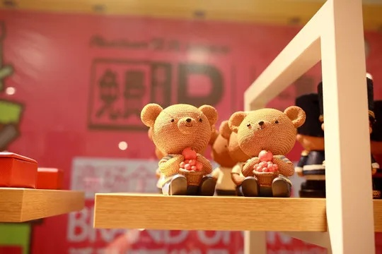 小熊毛绒玩具高端品牌，用温暖治愈都市人的情感缺口