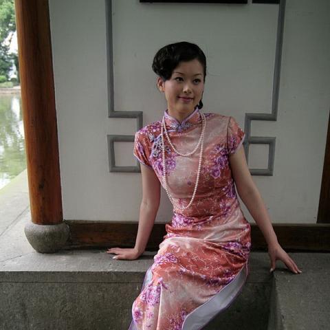 秋冬旗袍穿搭指南，如何选对大品牌长款旗袍穿出高级感