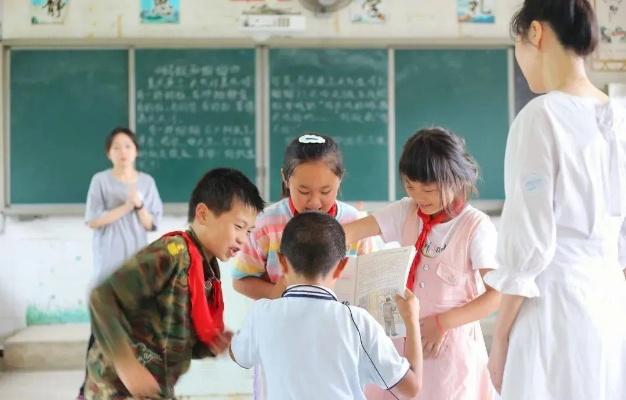 乡村幼儿教师成长指南，用爱与智慧点亮童年