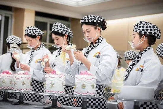 青岛学西点哪里好?这份指南帮你选到最适合的西点学校! 青岛学西点哪里好?这份指南帮你选到最适合的西点学校!