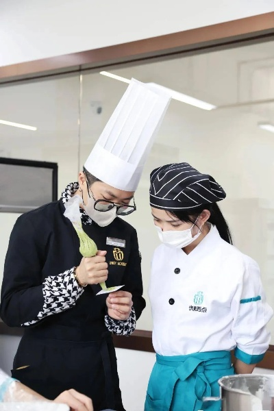 厦门哪里可以学西点师？这份2024年最新指南帮你避坑+解锁职业新可能