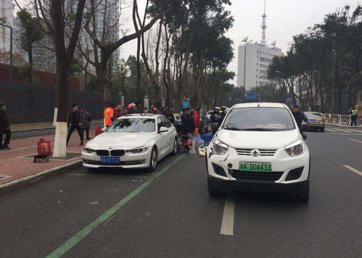 宝马撞飞共享单车 共享单车撞了私家车
