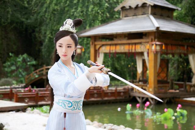 胡冰卿是什么星座的 