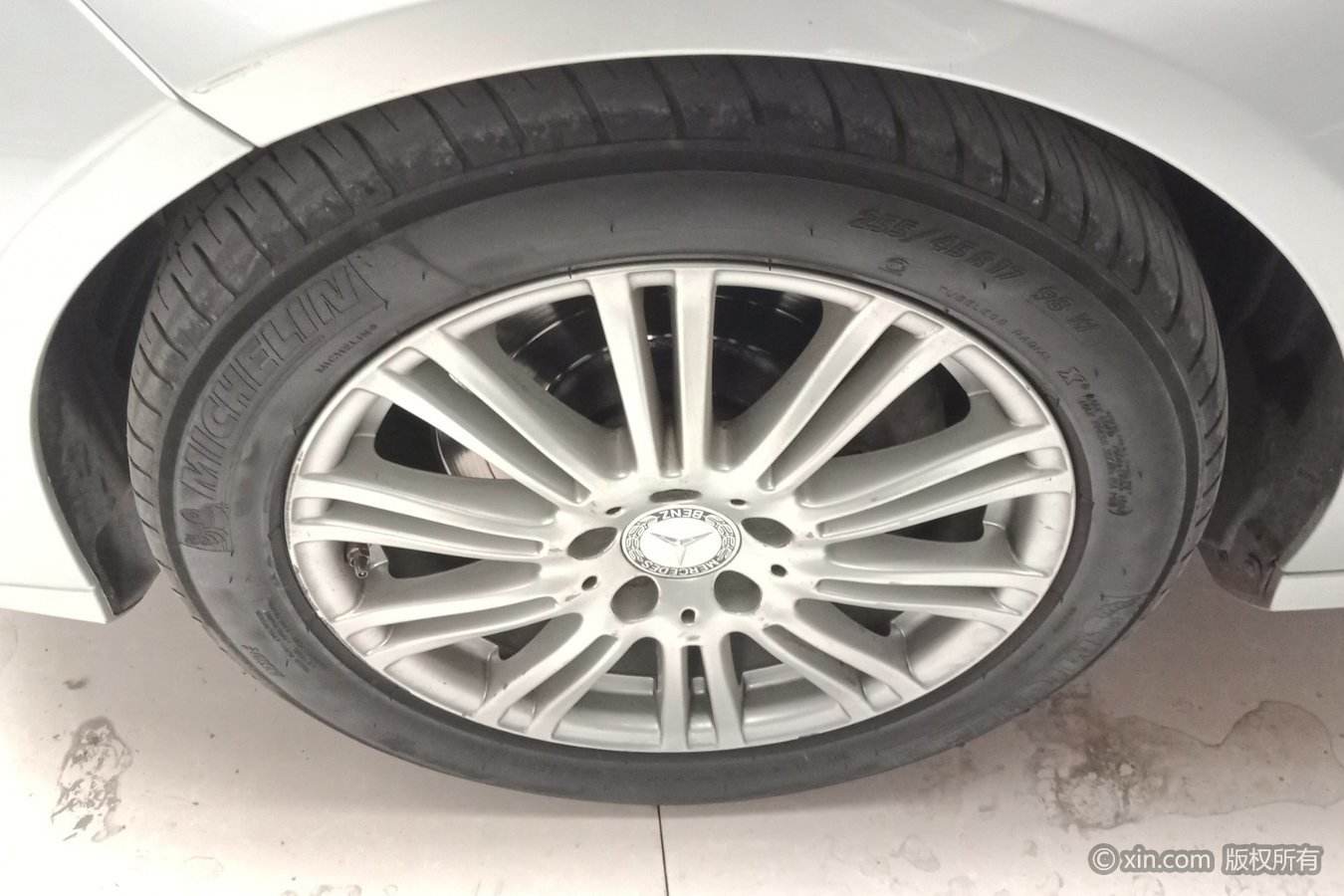 奔驰e200轮胎是什么型号 奔驰e200轿跑轮胎是什么型号