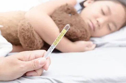 宝宝发烧能喝奶粉吗 发烧的宝宝能喝奶粉吗?