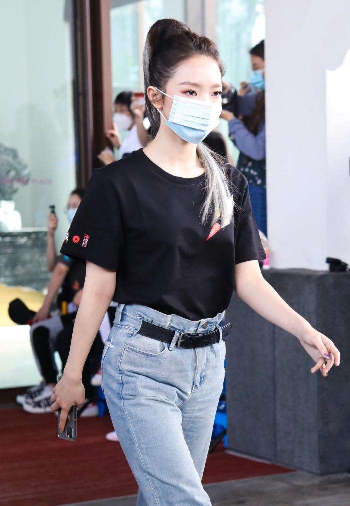 孟美岐戴口罩 孟美岐戴口罩图片