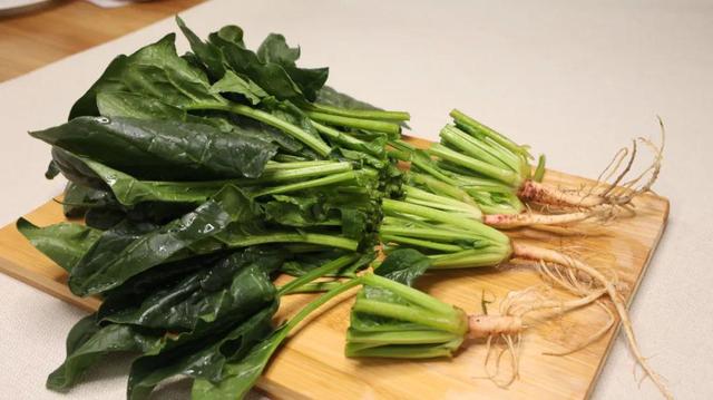 青菜过夜放冰箱能吃吗 过夜的熟青菜放冰箱还能吃吗?