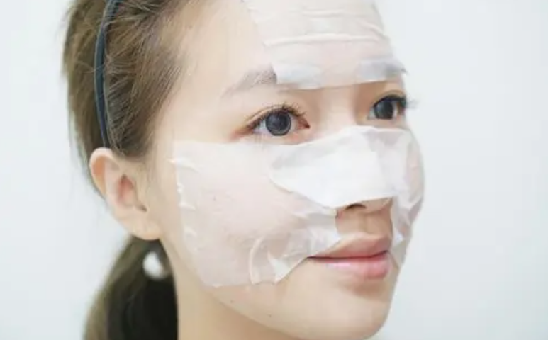 生理盐水可以敷面膜吗 用生理盐水可以敷面膜吗