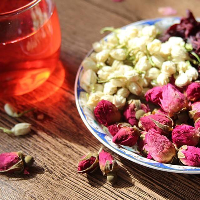玫瑰花怎么做面膜 玫瑰花做面膜的方法