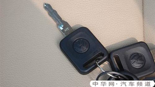 如何拆大众车钥匙 如何拆大众车钥匙电池