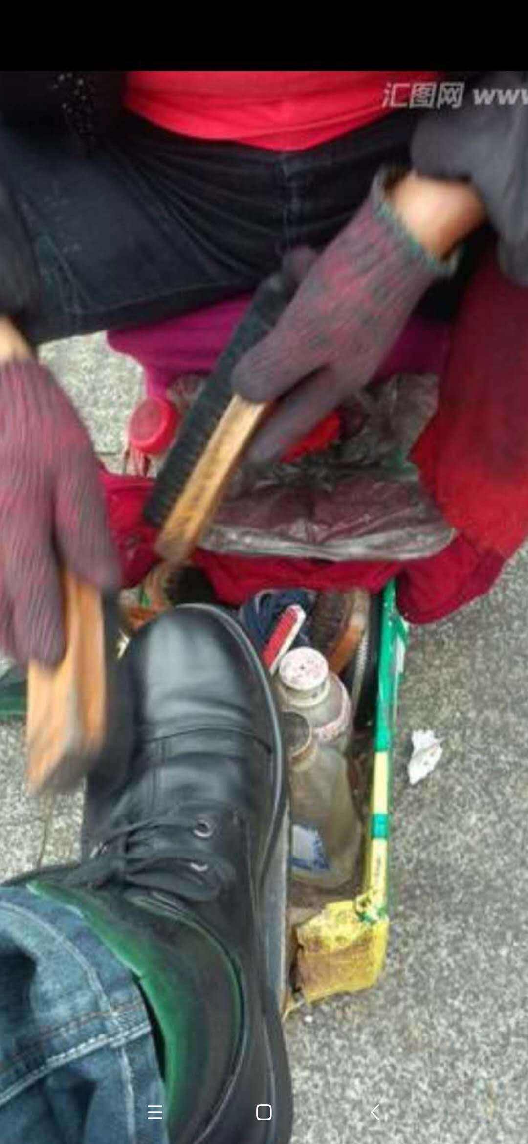 给领导擦皮鞋 给领导擦皮鞋图片