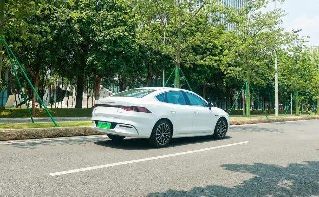 街拍比亚迪元plusev 