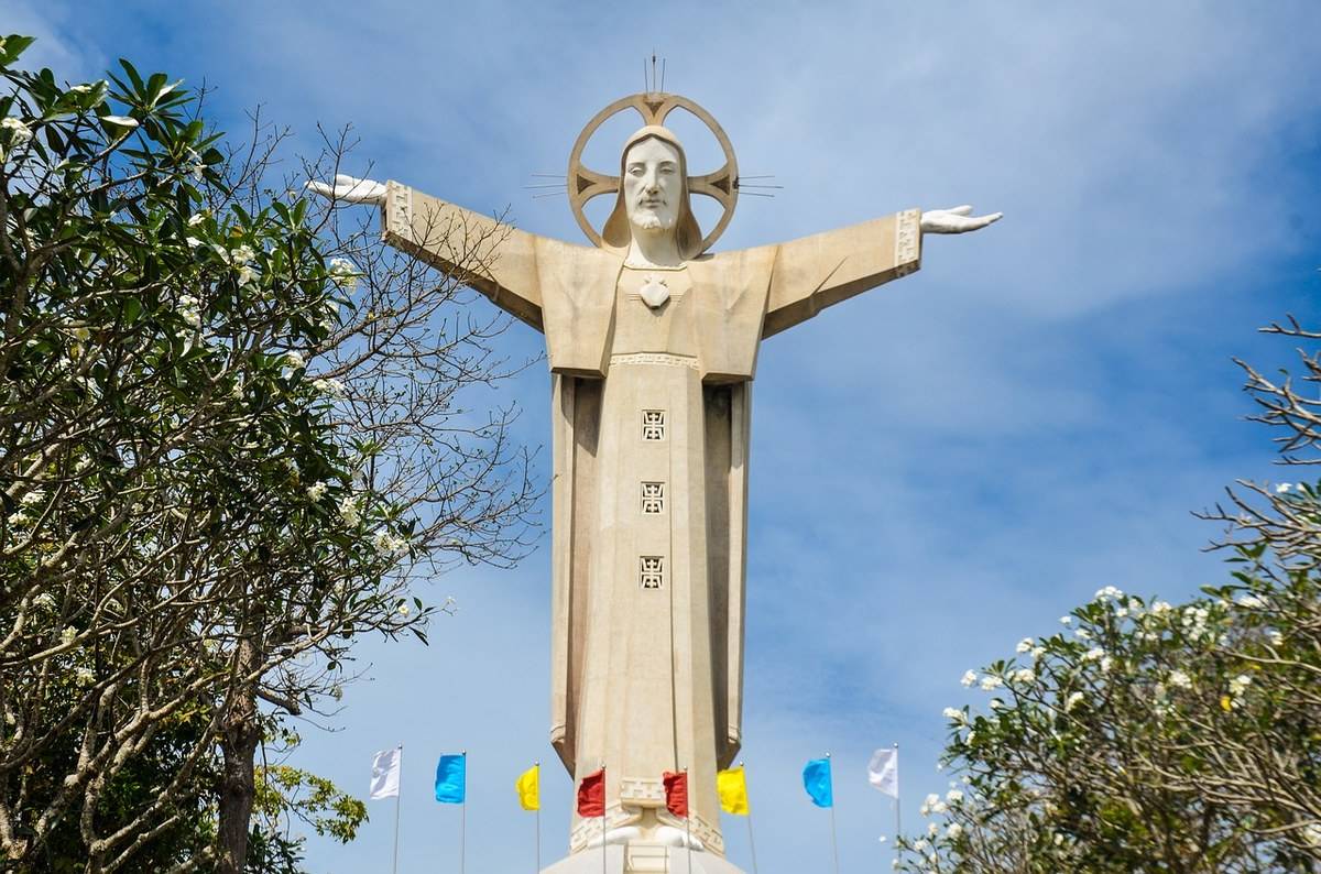 耶稣雕像动了未解之谜 