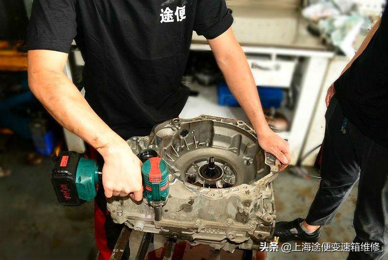 别克GL8得皮带怎么换 别克gl8皮带怎么拆下来