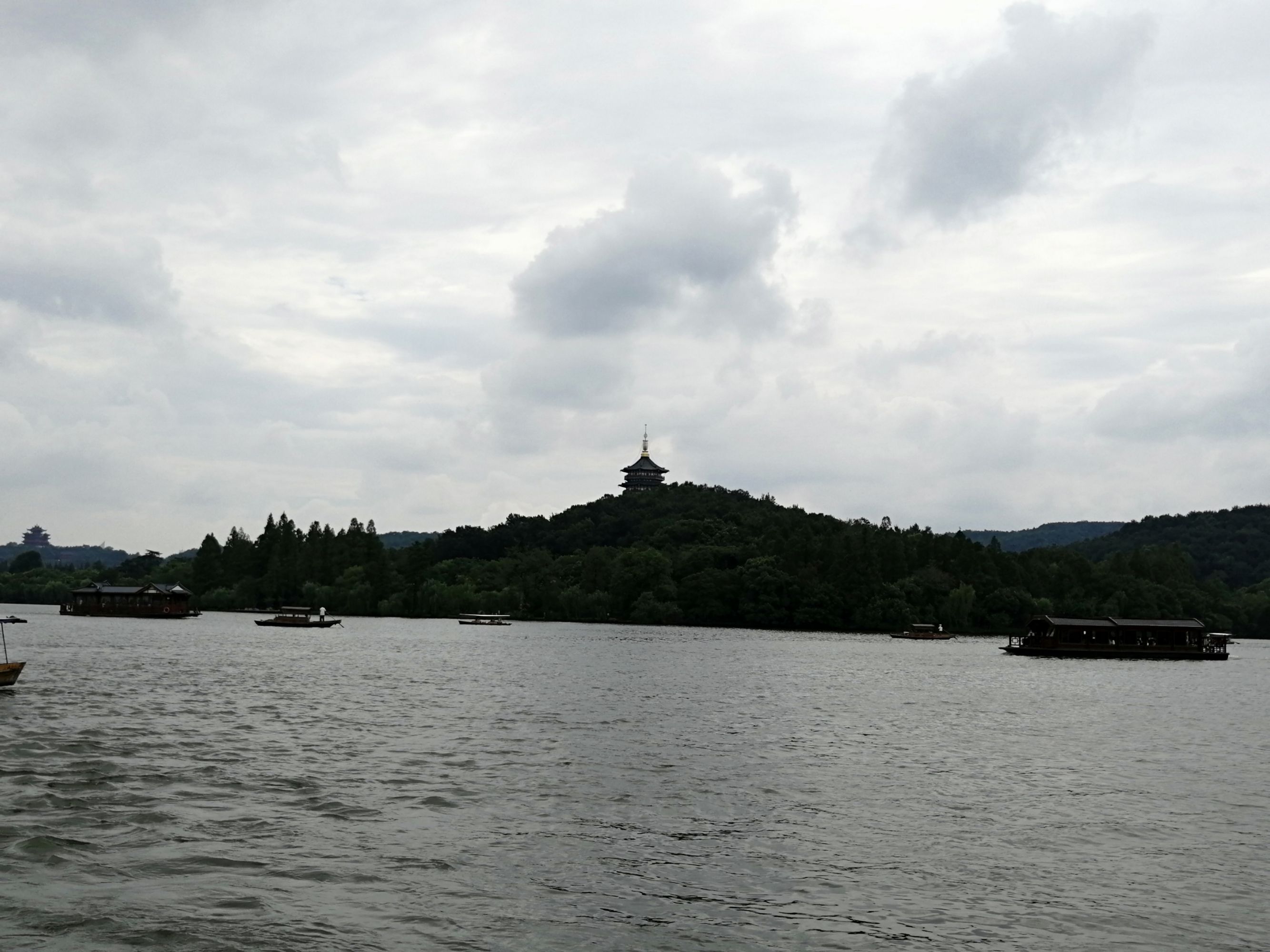 三泉映月西湖 西湖三泉映月在哪里