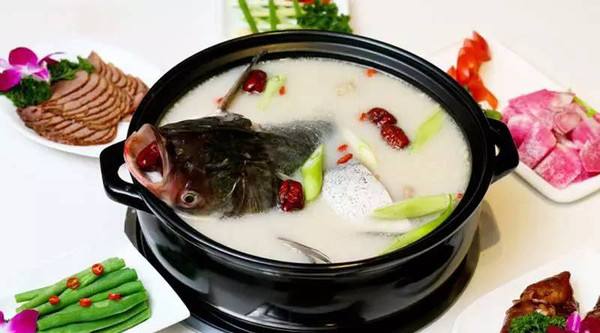 鱼头炖豆腐火锅 火头鱼炖豆腐的做法