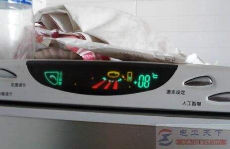 西门子冰箱冷冻室温度总在闪烁 西门子冰箱的冷冻室的温度一直在闪