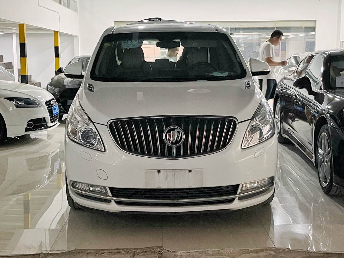 别克gl8什么白 老款别克gl8白色